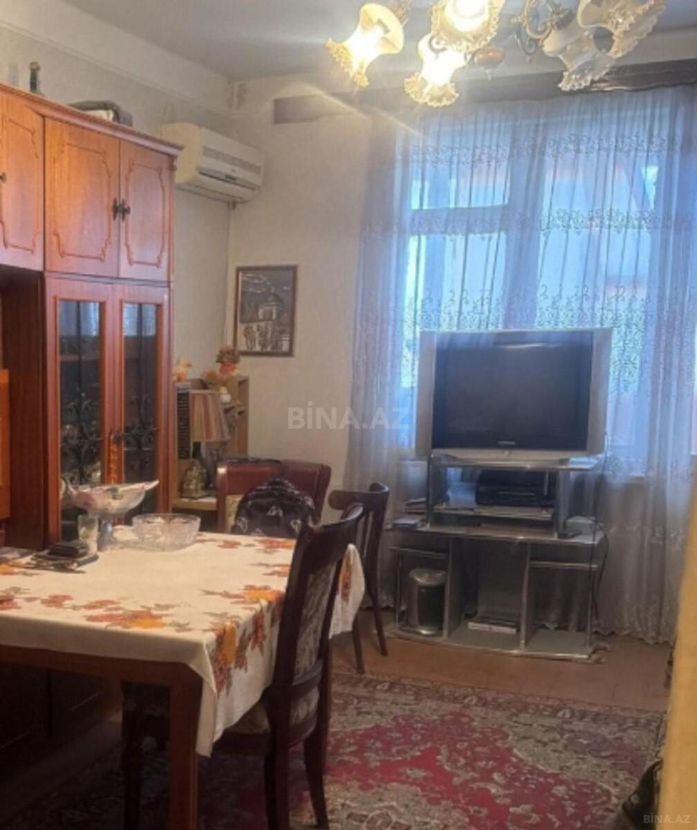 4 otaqlı Köhnə tikili, Xalqlar Dostluğu m., Bakı