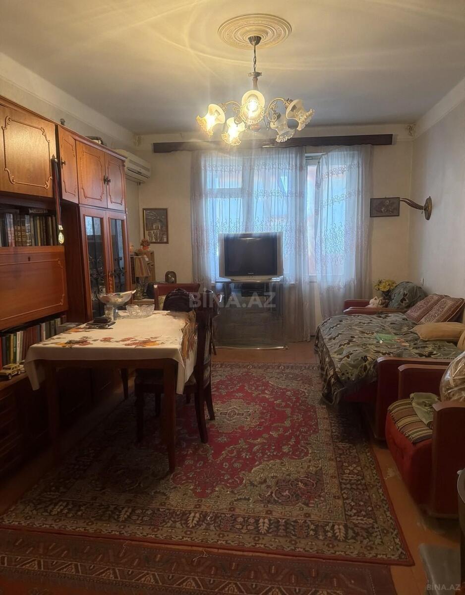 4 otaqlı Köhnə tikili, Xalqlar Dostluğu m., Bakı