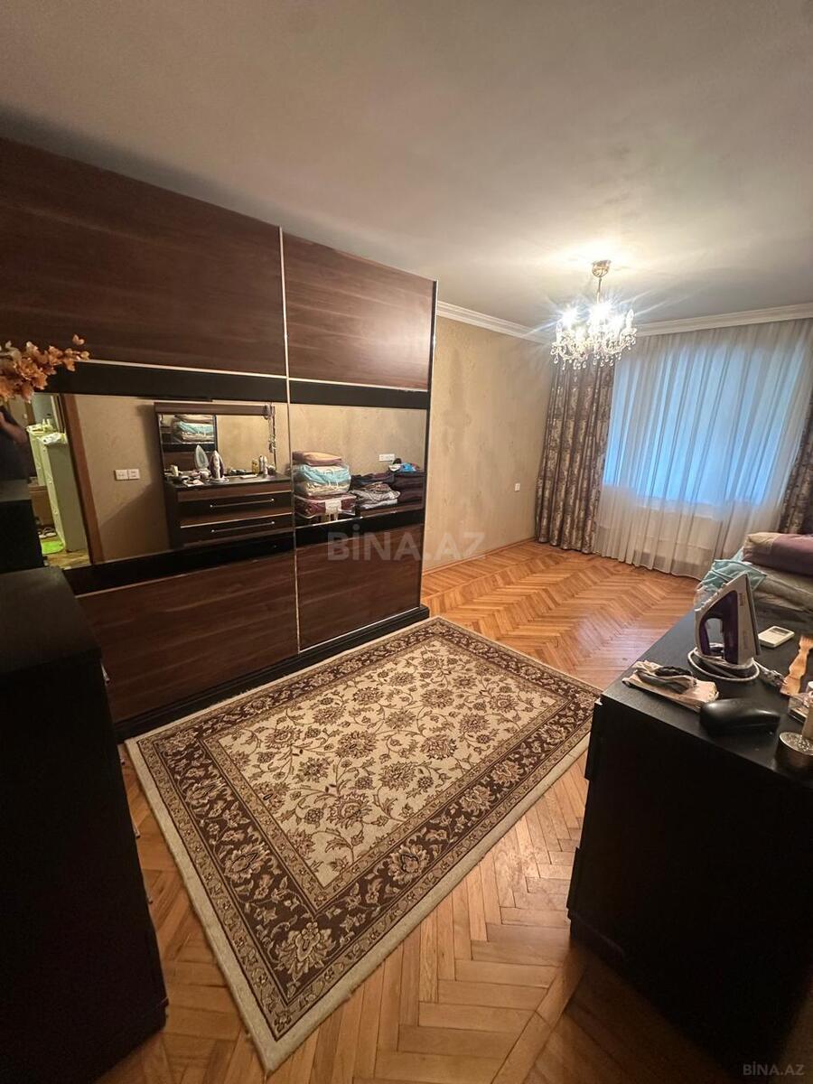 3 otaqlı Köhnə tikili, Neftçilər m., Bakı