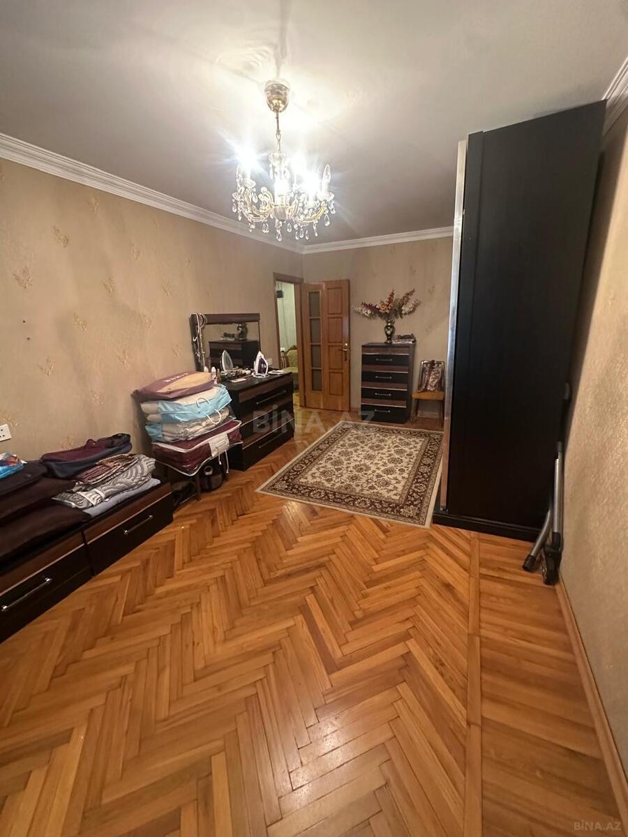 3 otaqlı Köhnə tikili, Neftçilər m., Bakı