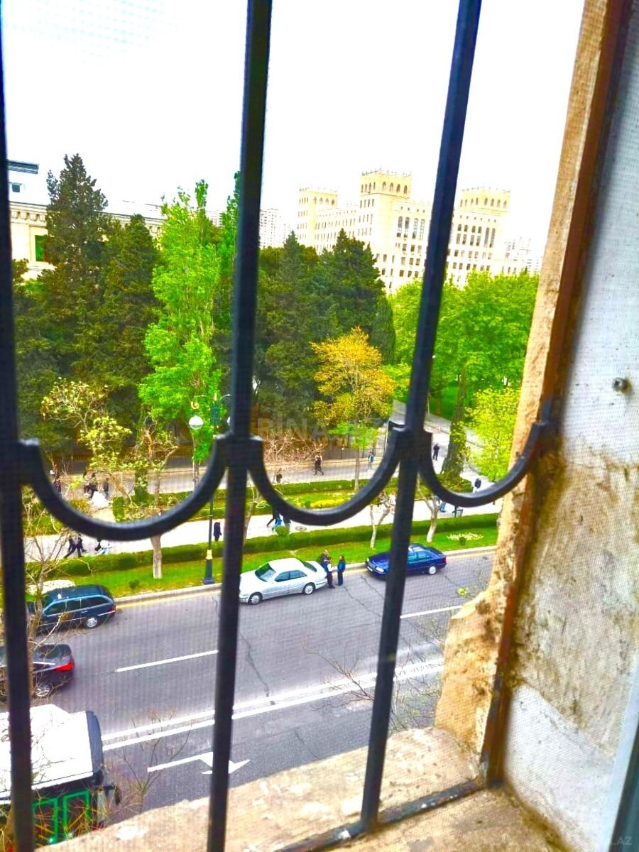 2 otaqlı Köhnə tikili, Elmlər Akademiyası m., Bakı
