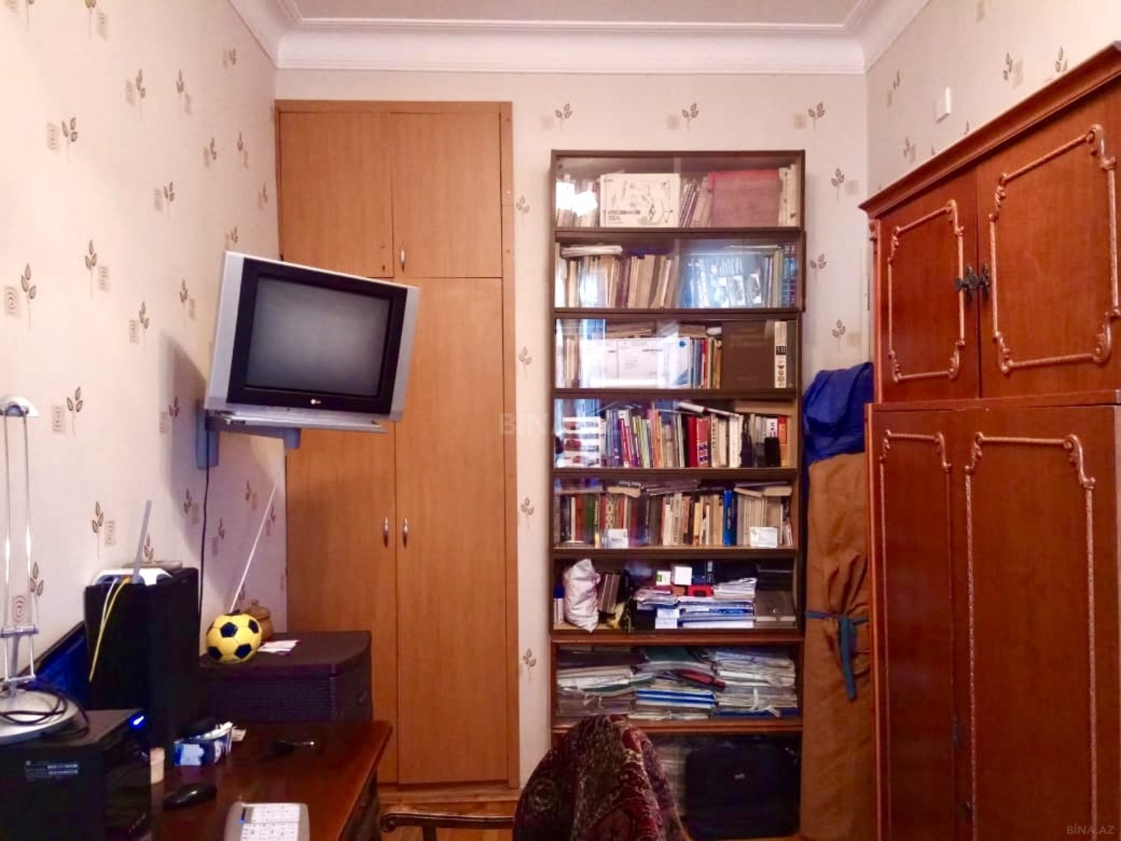 2 otaqlı Köhnə tikili, Elmlər Akademiyası m., Bakı