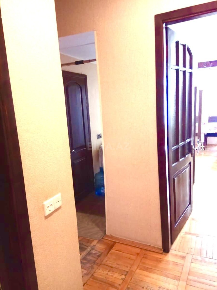 2 otaqlı Köhnə tikili, Elmlər Akademiyası m., Bakı