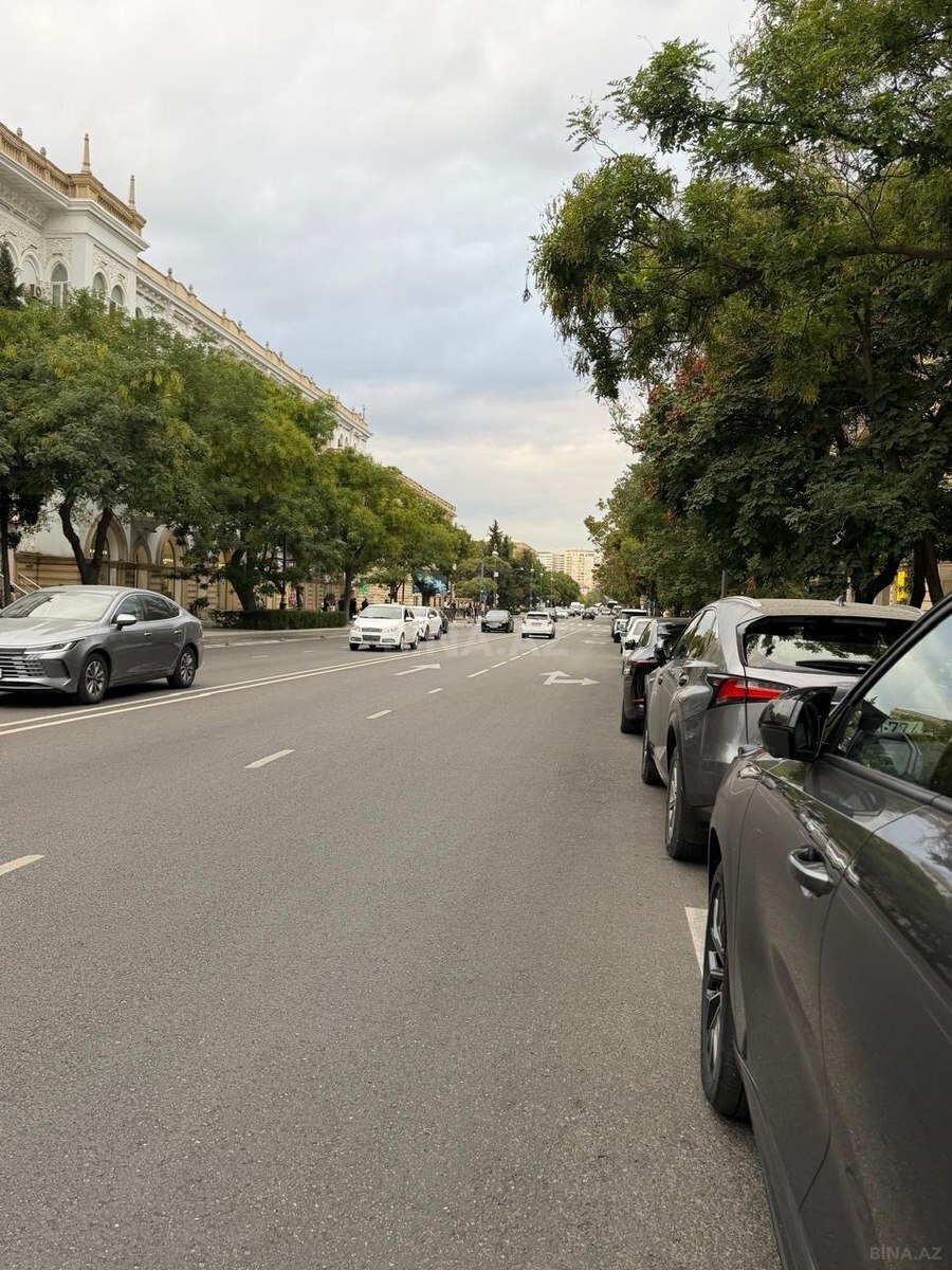 2 otaqlı Köhnə tikili, Elmlər Akademiyası m., Bakı