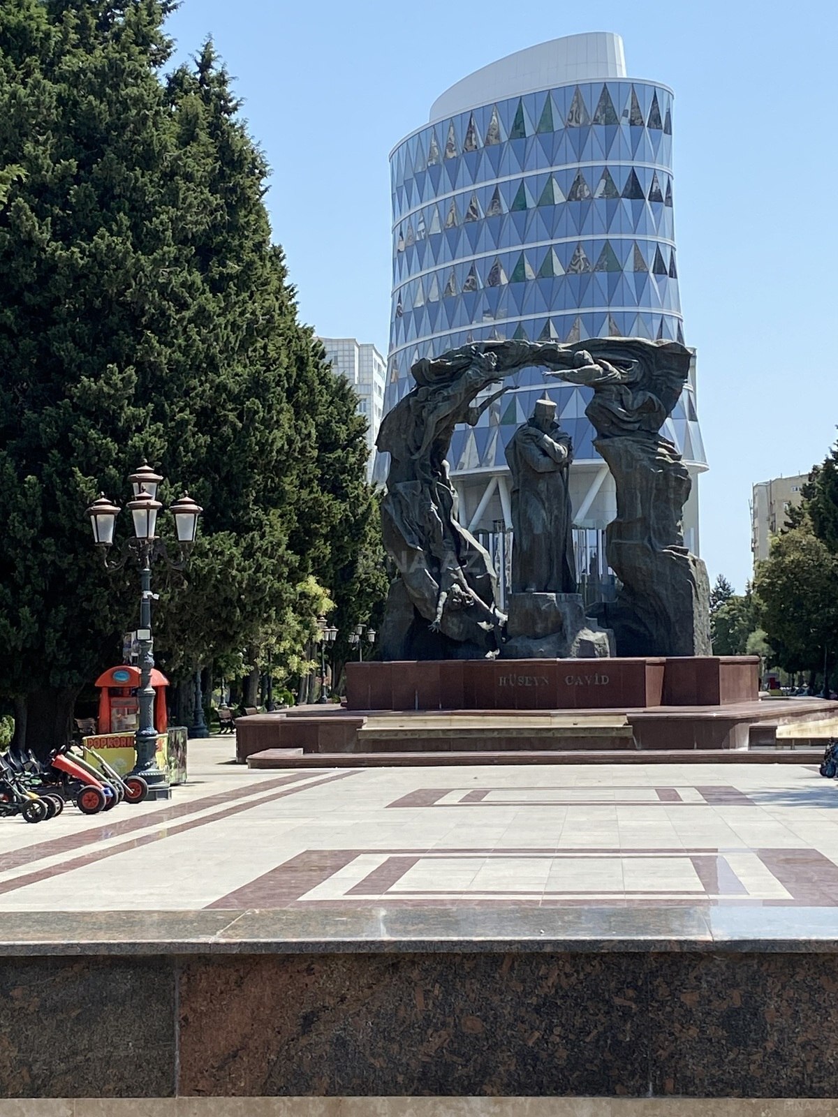 2 otaqlı Köhnə tikili, Elmlər Akademiyası m., Bakı