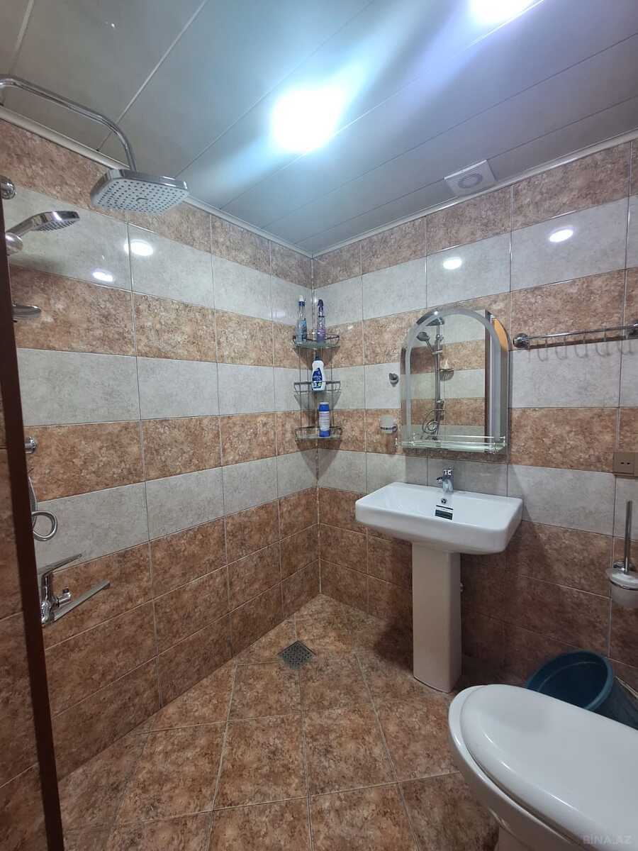 3 otaqlı Köhnə tikili, Elmlər Akademiyası m., Bakı