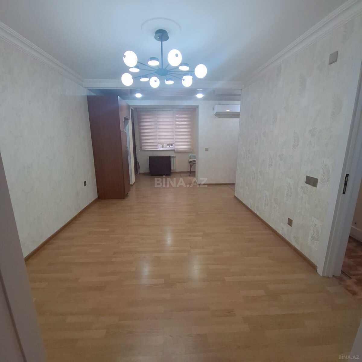 3 otaqlı Köhnə tikili, Elmlər Akademiyası m., Bakı