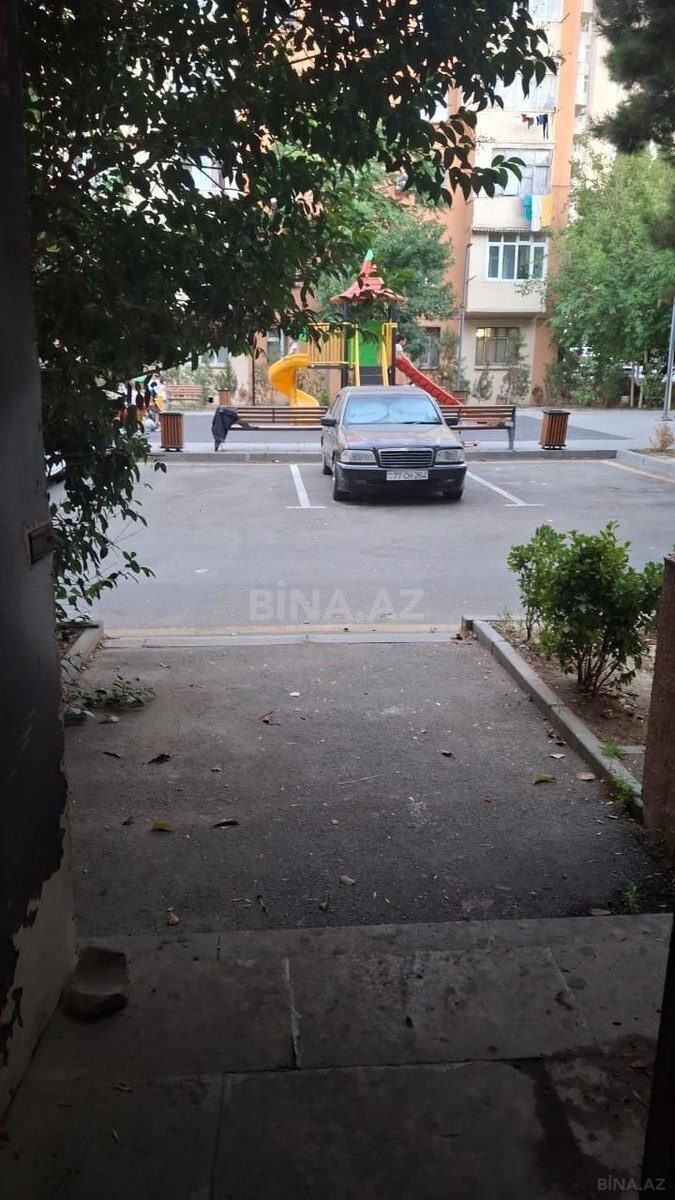 4 otaqlı Köhnə tikili, Qara Qarayev m., Bakı