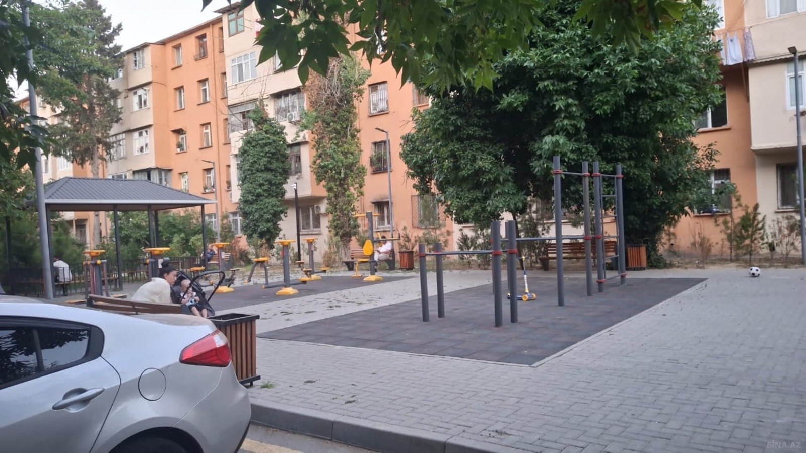 4 otaqlı Köhnə tikili, Qara Qarayev m., Bakı