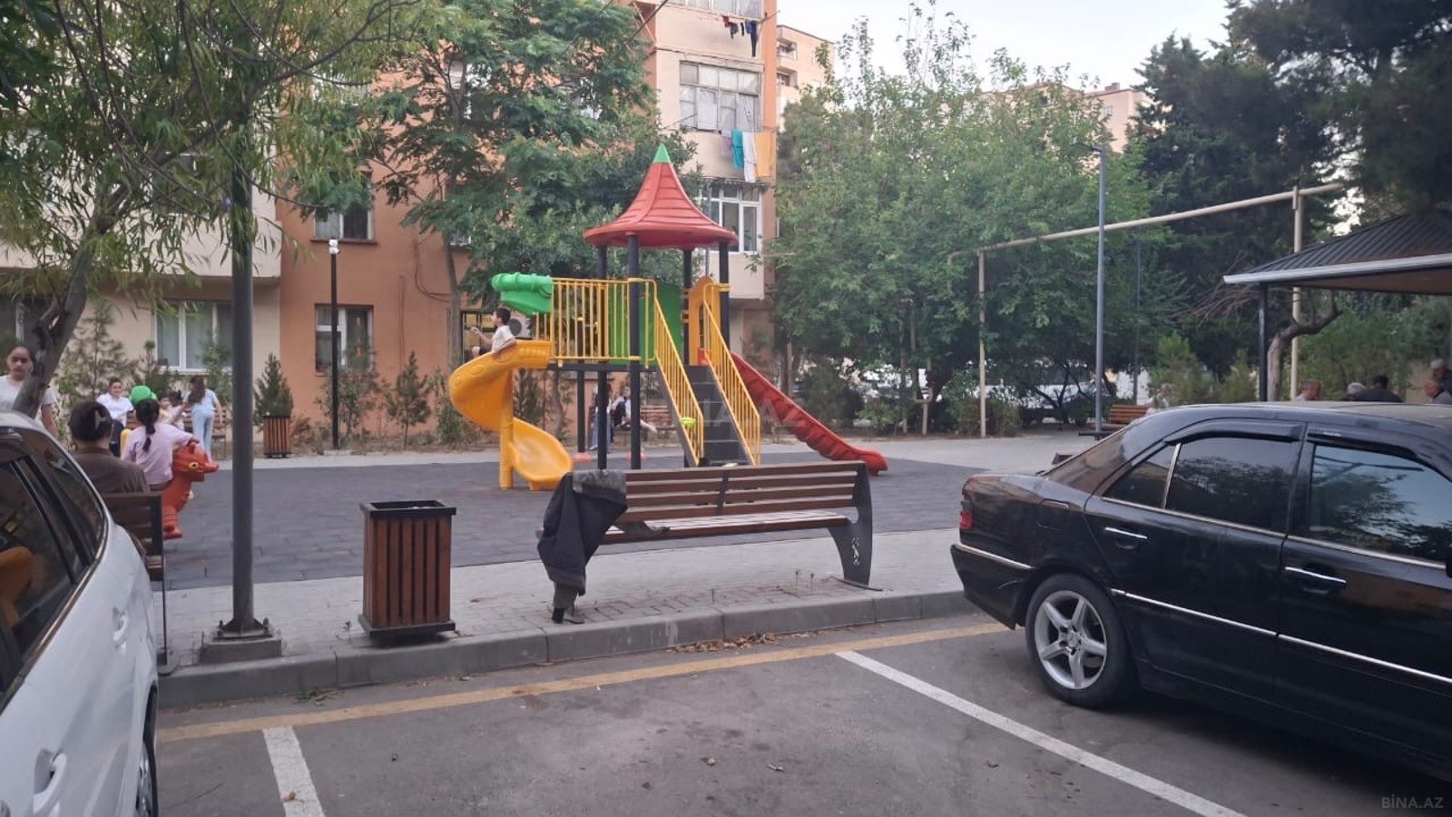 4 otaqlı Köhnə tikili, Qara Qarayev m., Bakı