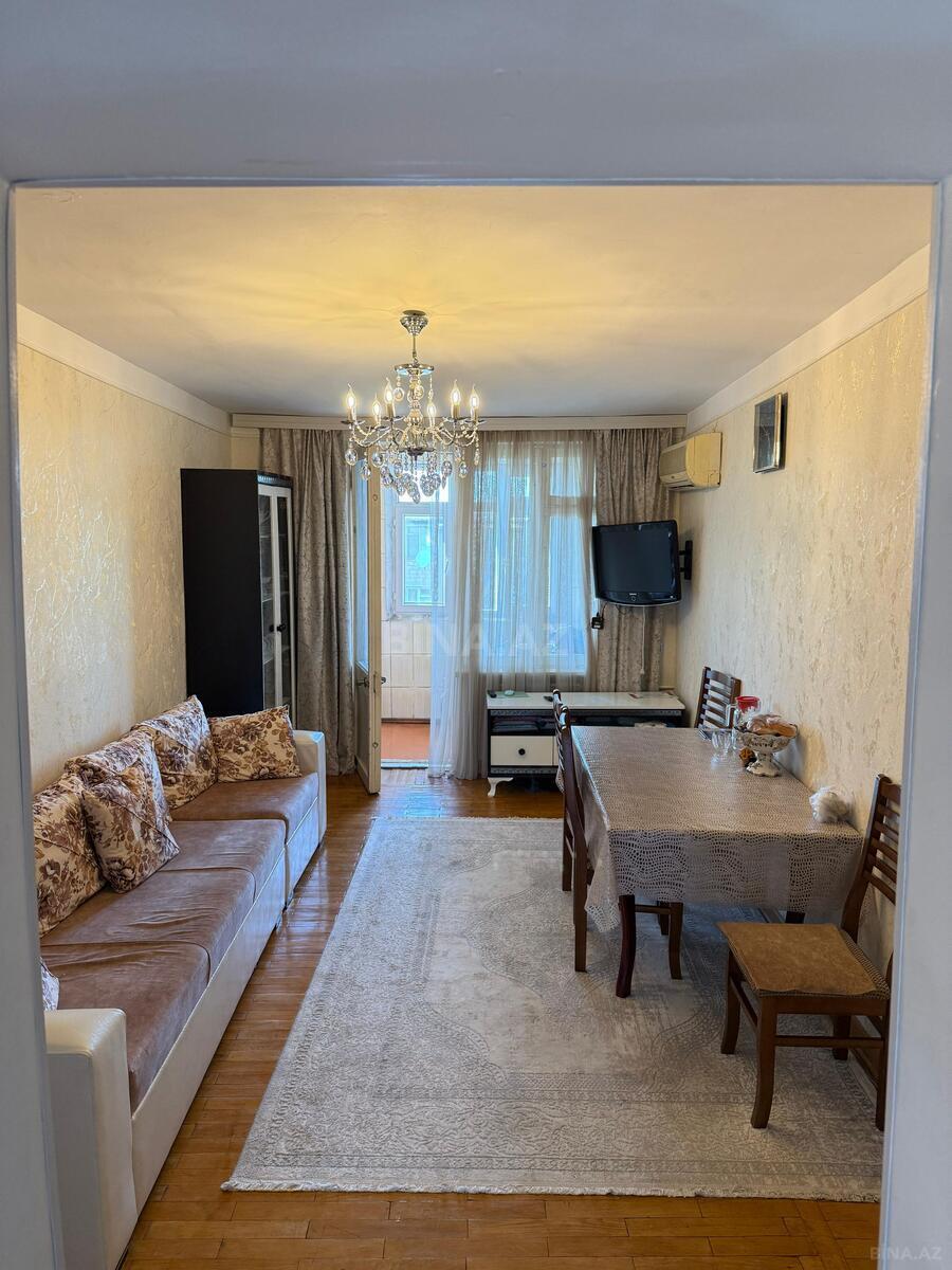 3 otaqlı Köhnə tikili, Neftçilər m., Bakı
