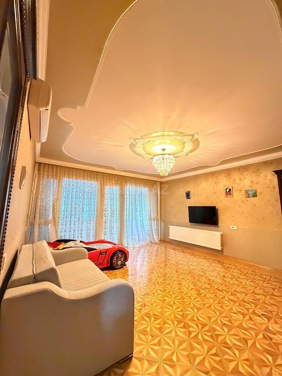 4 otaqlı Köhnə tikili, Elmlər Akademiyası m., Bakı