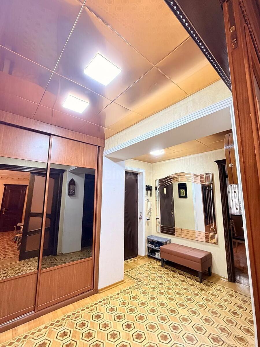 4 otaqlı Köhnə tikili, Elmlər Akademiyası m., Bakı