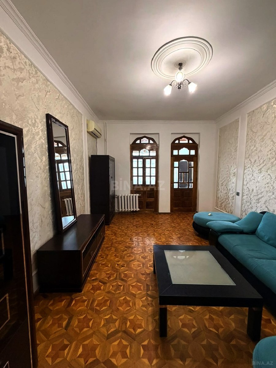 3 otaqlı Köhnə tikili, Elmlər Akademiyası m., Bakı