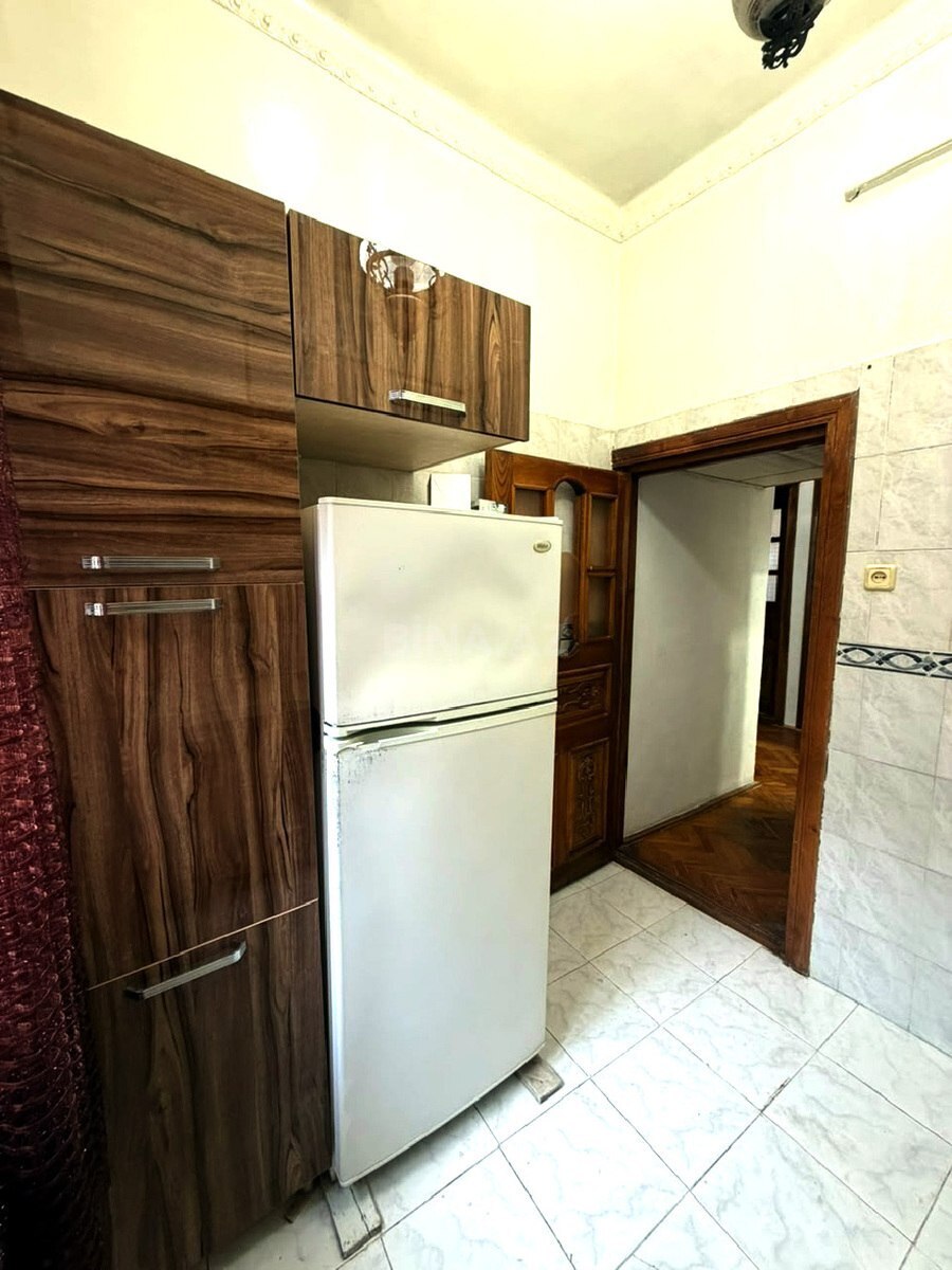 3 otaqlı Köhnə tikili, Elmlər Akademiyası m., Bakı