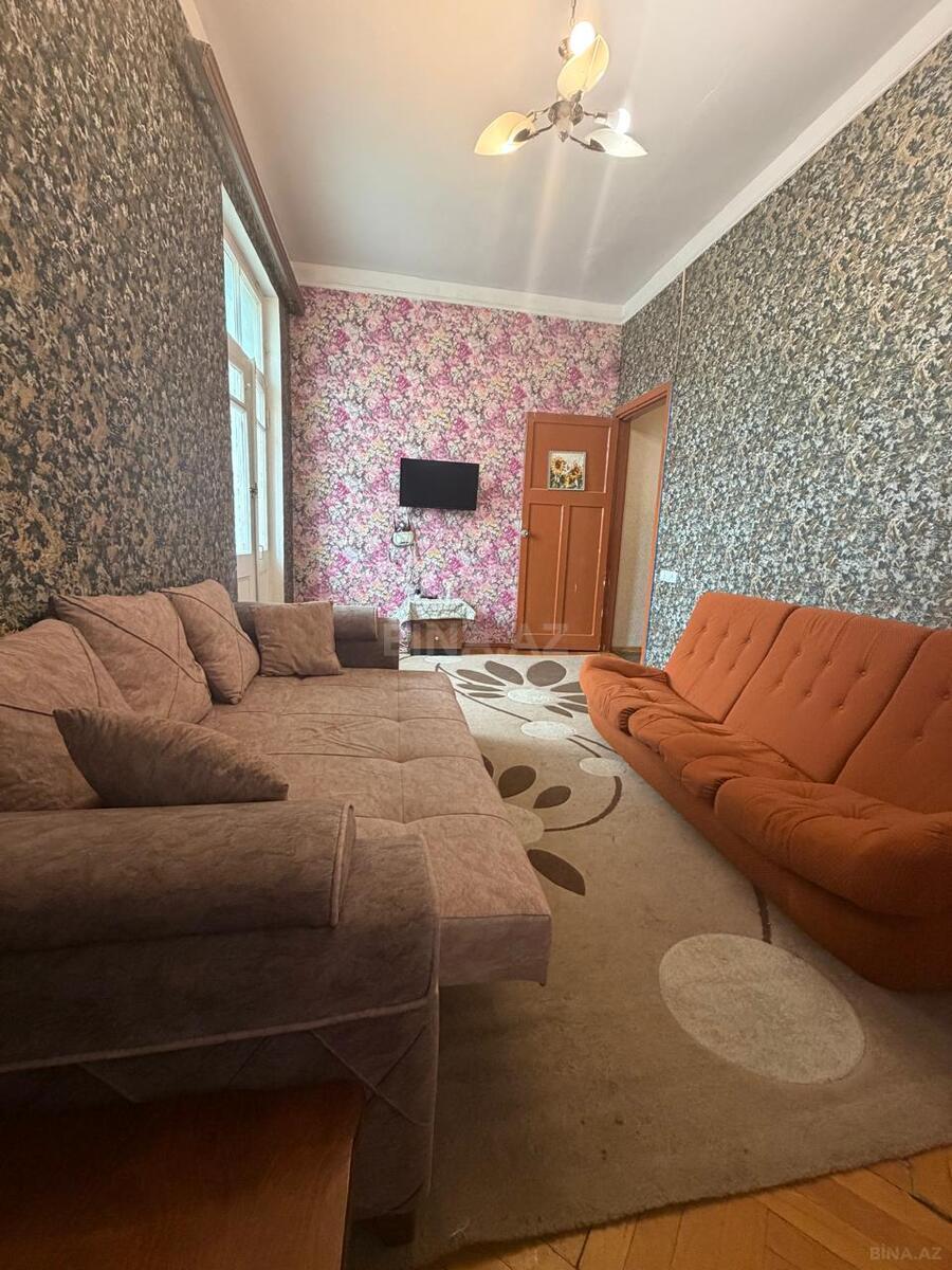 2 otaqlı Köhnə tikili, Elmlər Akademiyası m., Bakı