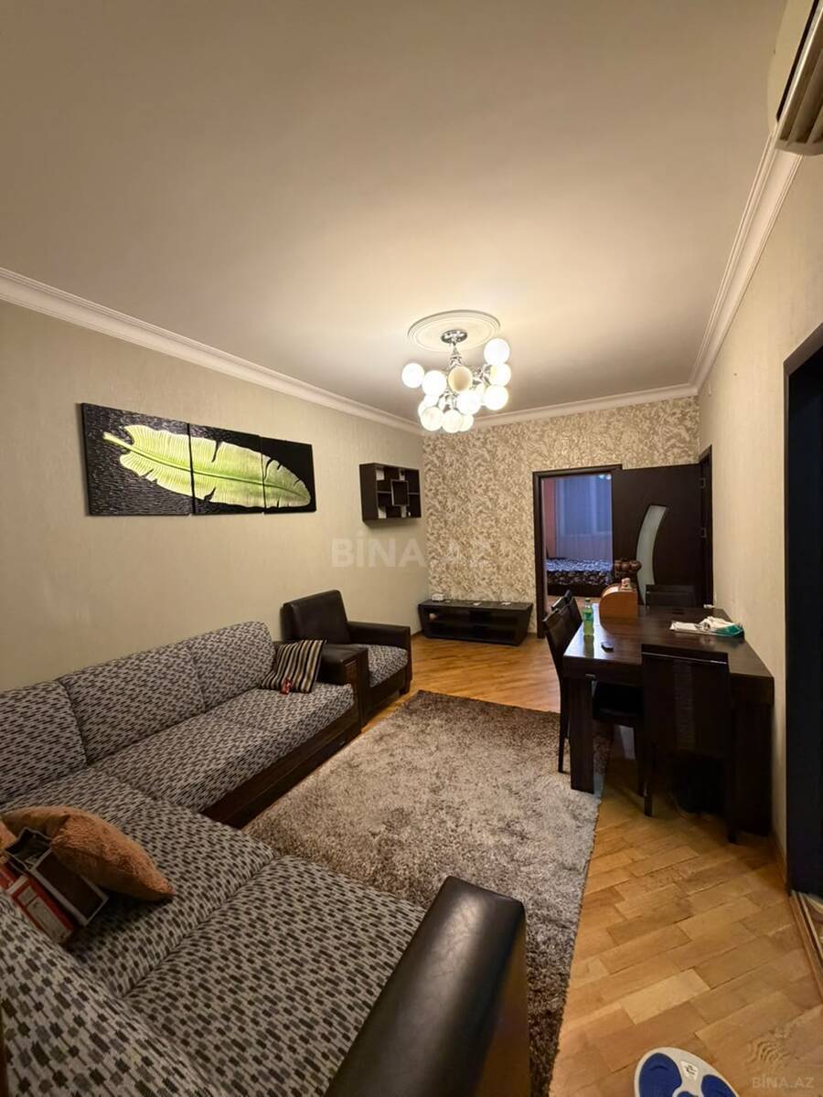 3 otaqlı Köhnə tikili, Memar Əcəmi m., Bakı