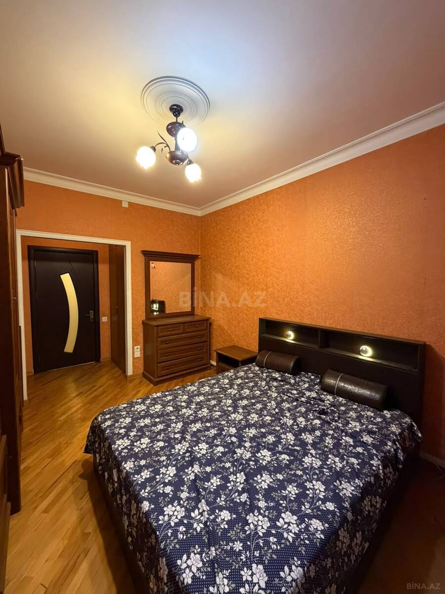3 otaqlı Köhnə tikili, Memar Əcəmi m., Bakı