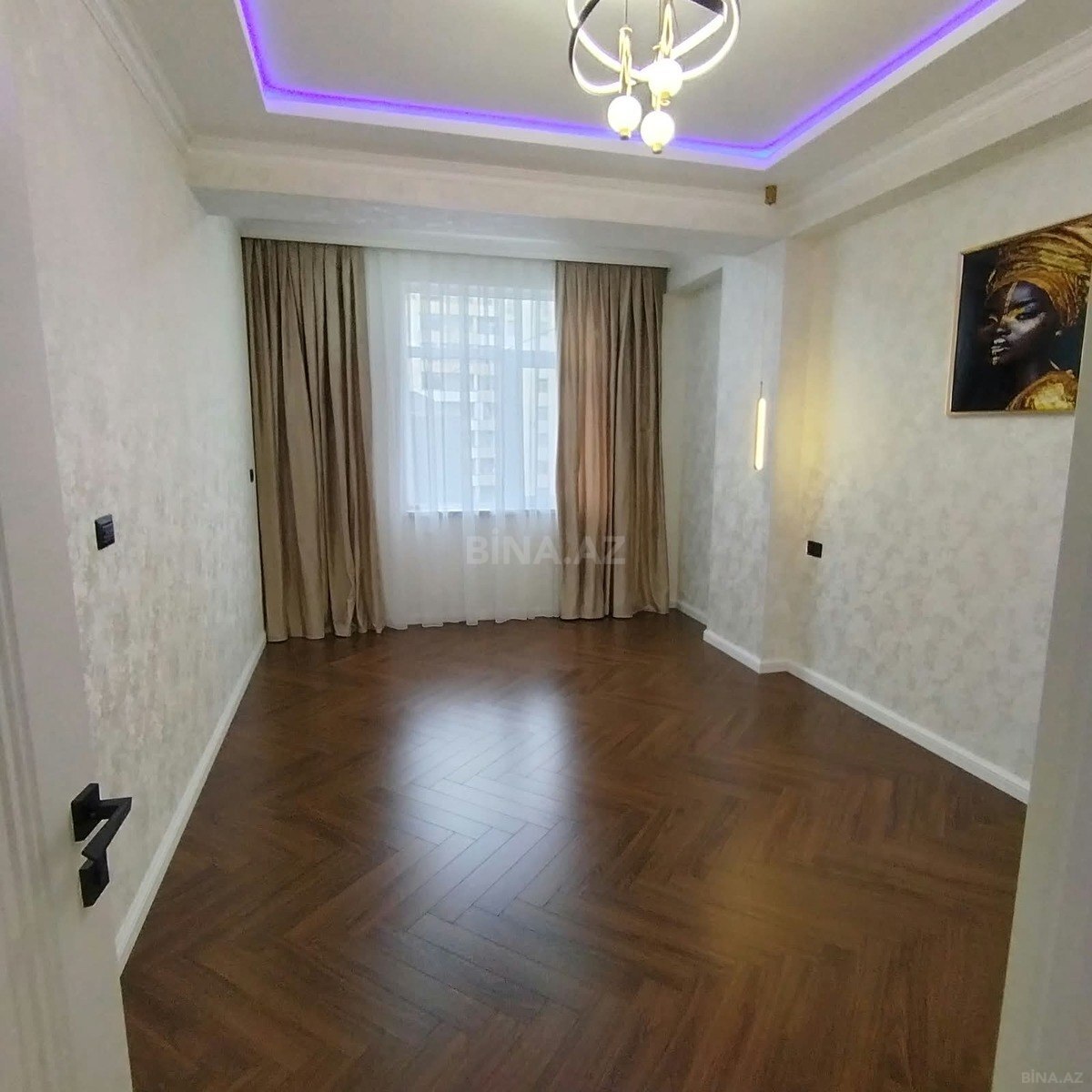 3 otaqlı Yeni tikili, Xırdalan