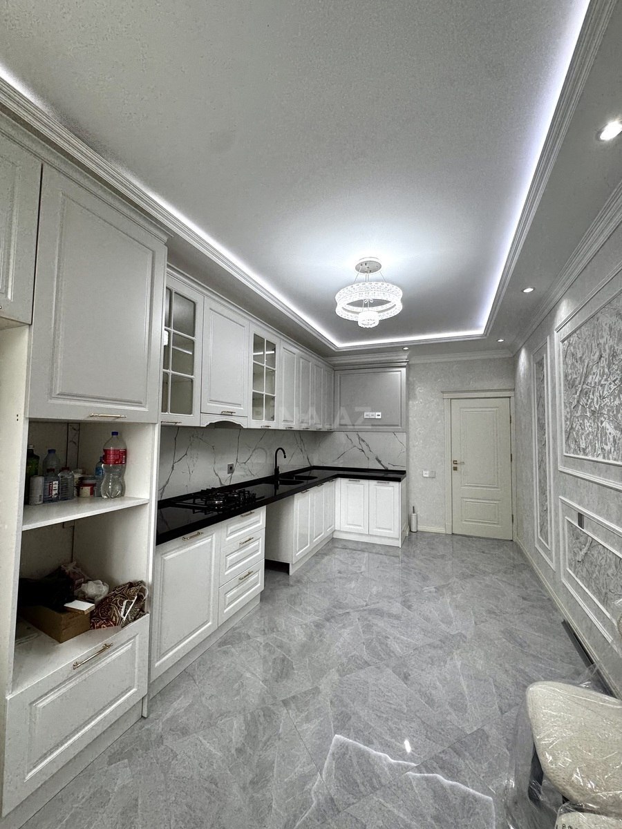 3 otaqlı Yeni tikili, Neftçilər m., Bakı