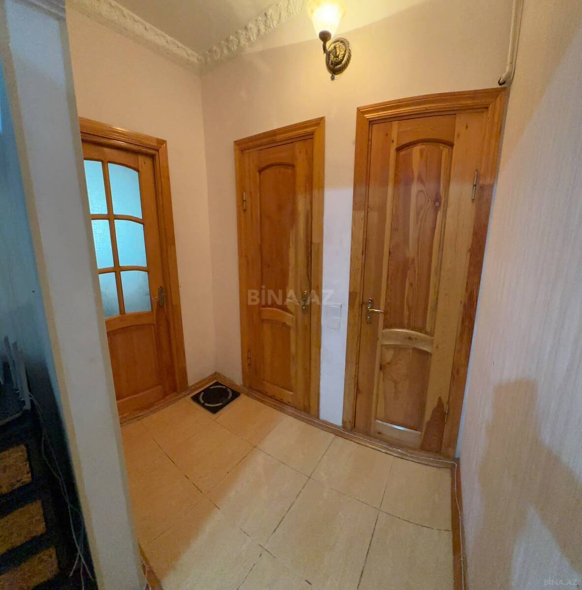 3 otaqlı Köhnə tikili, Xalqlar Dostluğu m., Bakı