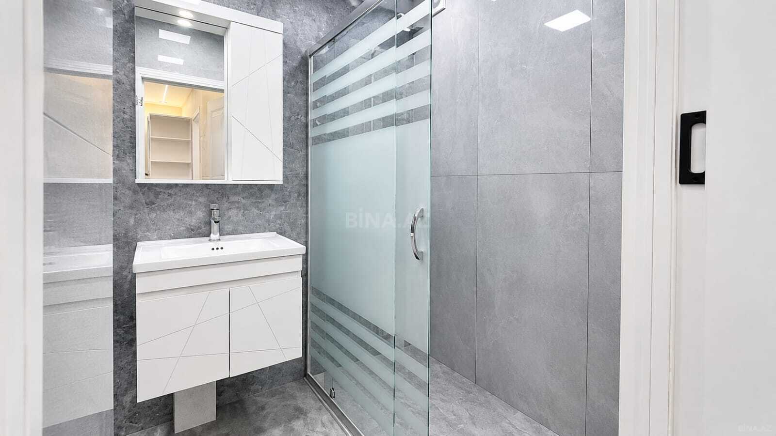 3 otaqlı Köhnə tikili, Xalqlar Dostluğu m., Bakı