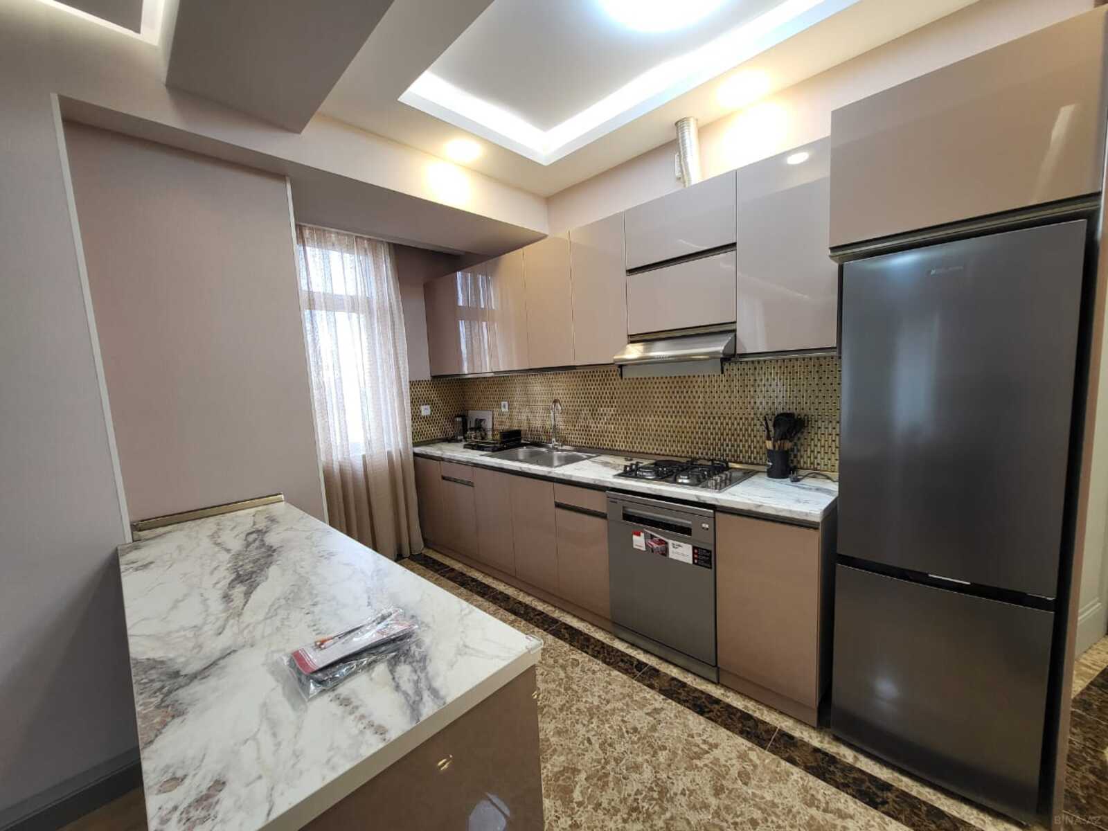 3 otaqlı Yeni tikili, Şah İsmayıl Xətai m., Bakı