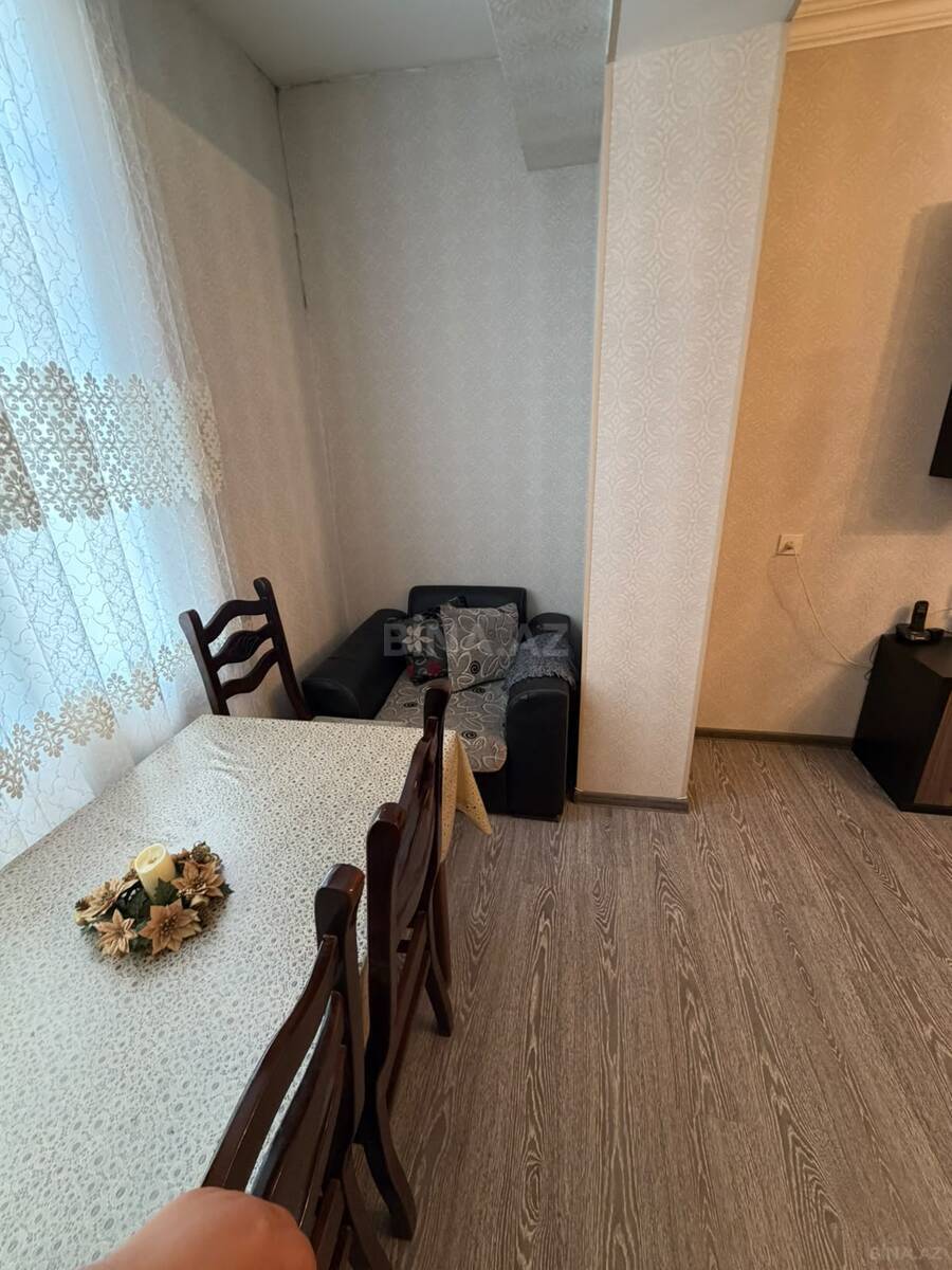 3 otaqlı Köhnə tikili, Xalqlar Dostluğu m., Bakı