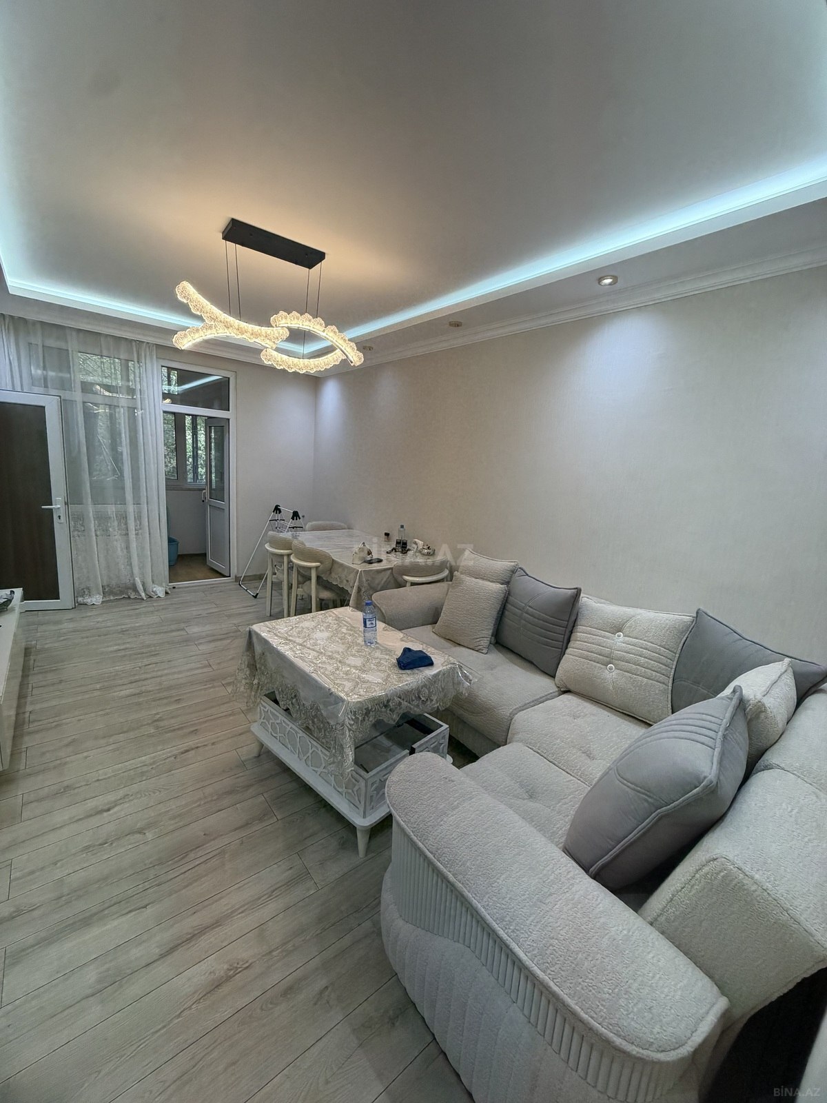 3 otaqlı Köhnə tikili, Memar Əcəmi m., Bakı