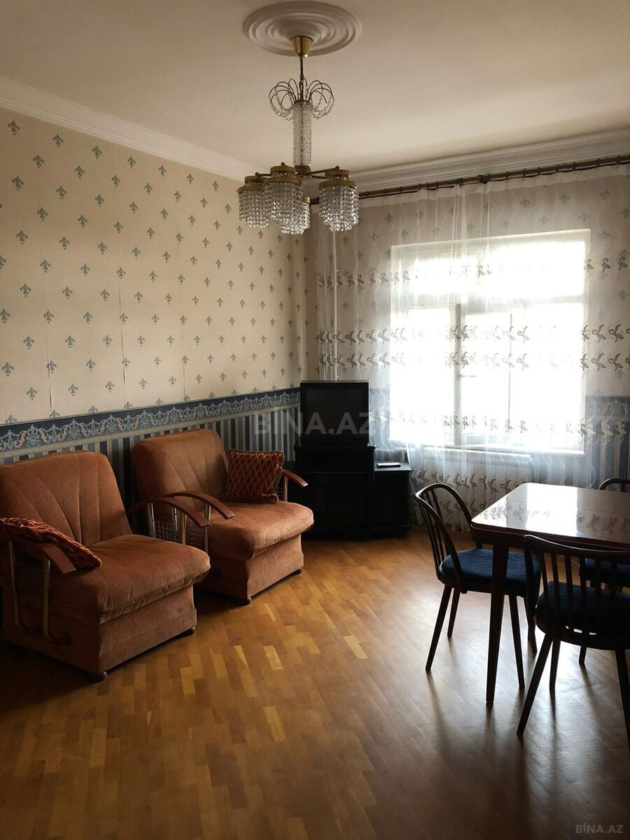 3 otaqlı Köhnə tikili, Şah İsmayıl Xətai m., Bakı