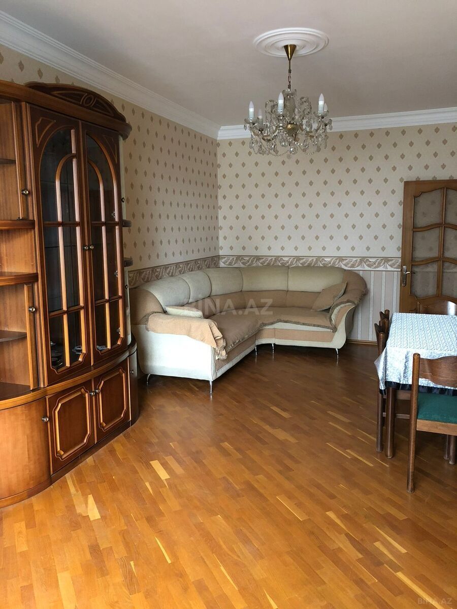 3 otaqlı Köhnə tikili, Şah İsmayıl Xətai m., Bakı
