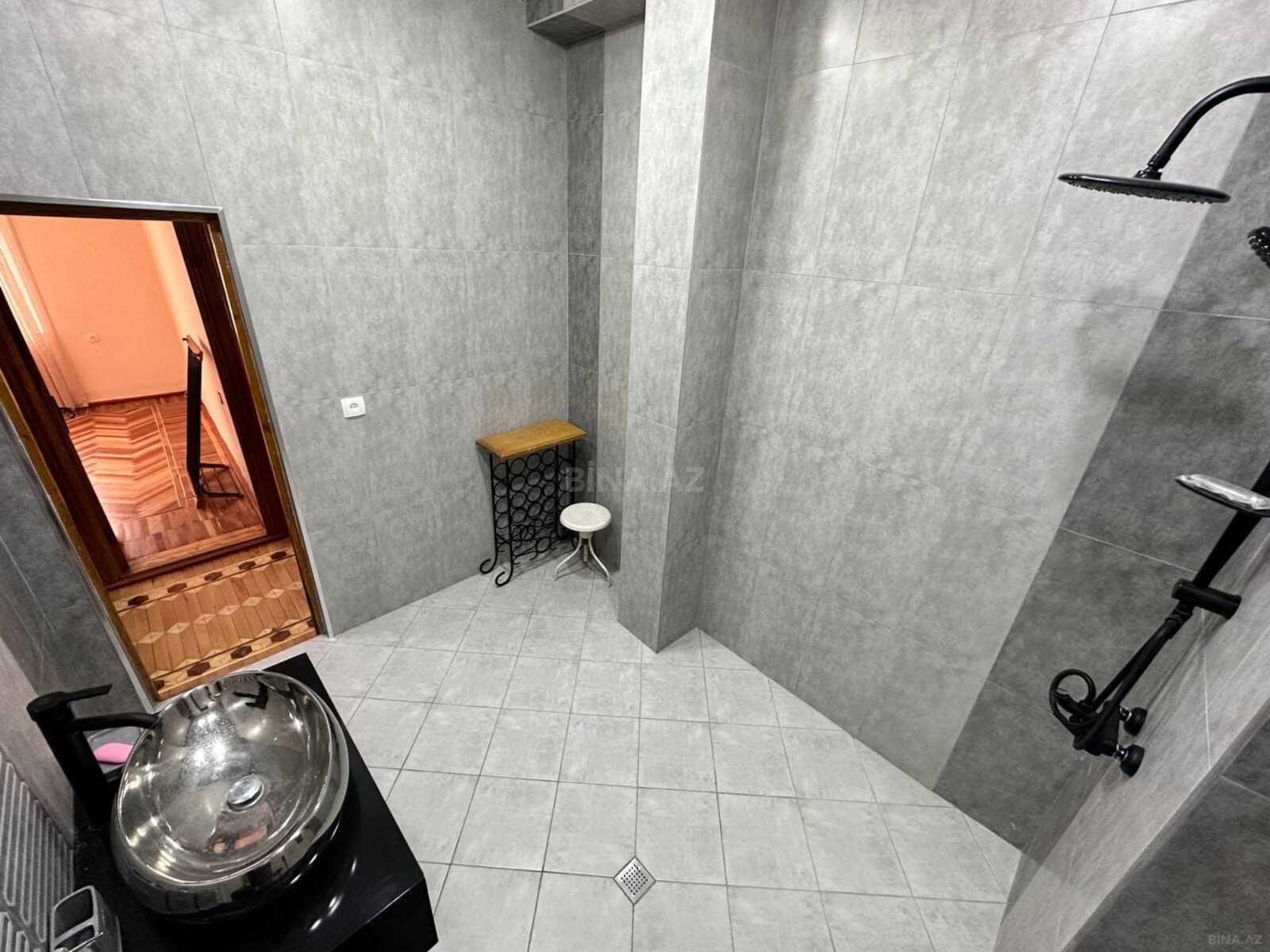 4 otaqlı Köhnə tikili, 28 May m., Bakı