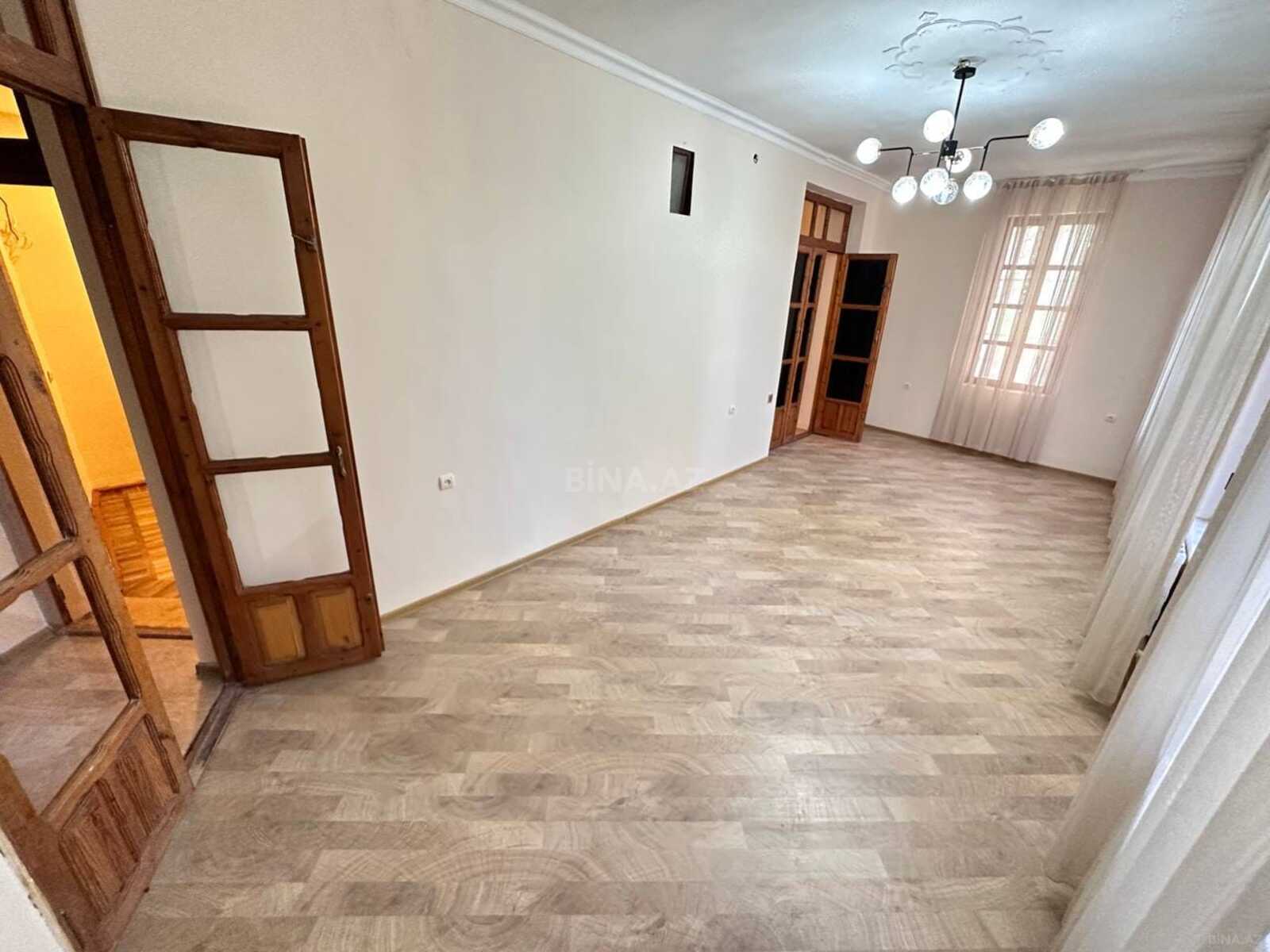 4 otaqlı Köhnə tikili, 28 May m., Bakı
