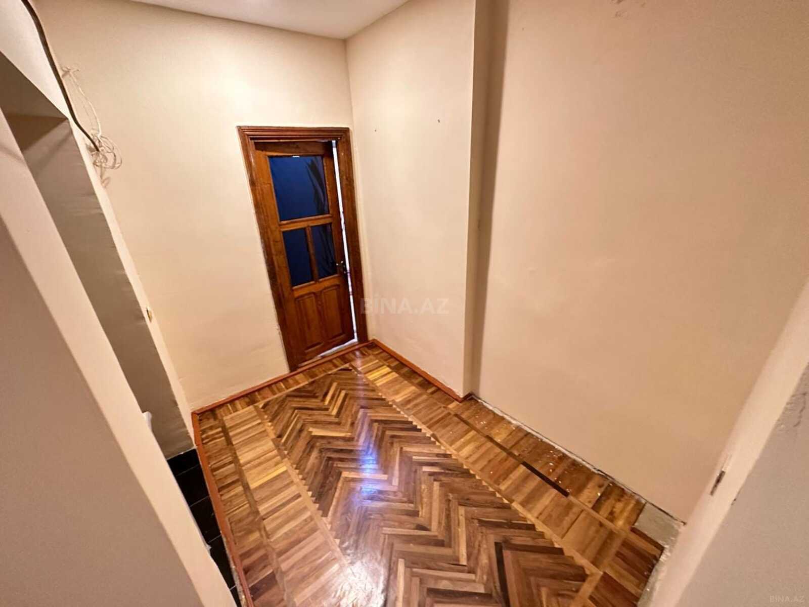 4 otaqlı Köhnə tikili, 28 May m., Bakı
