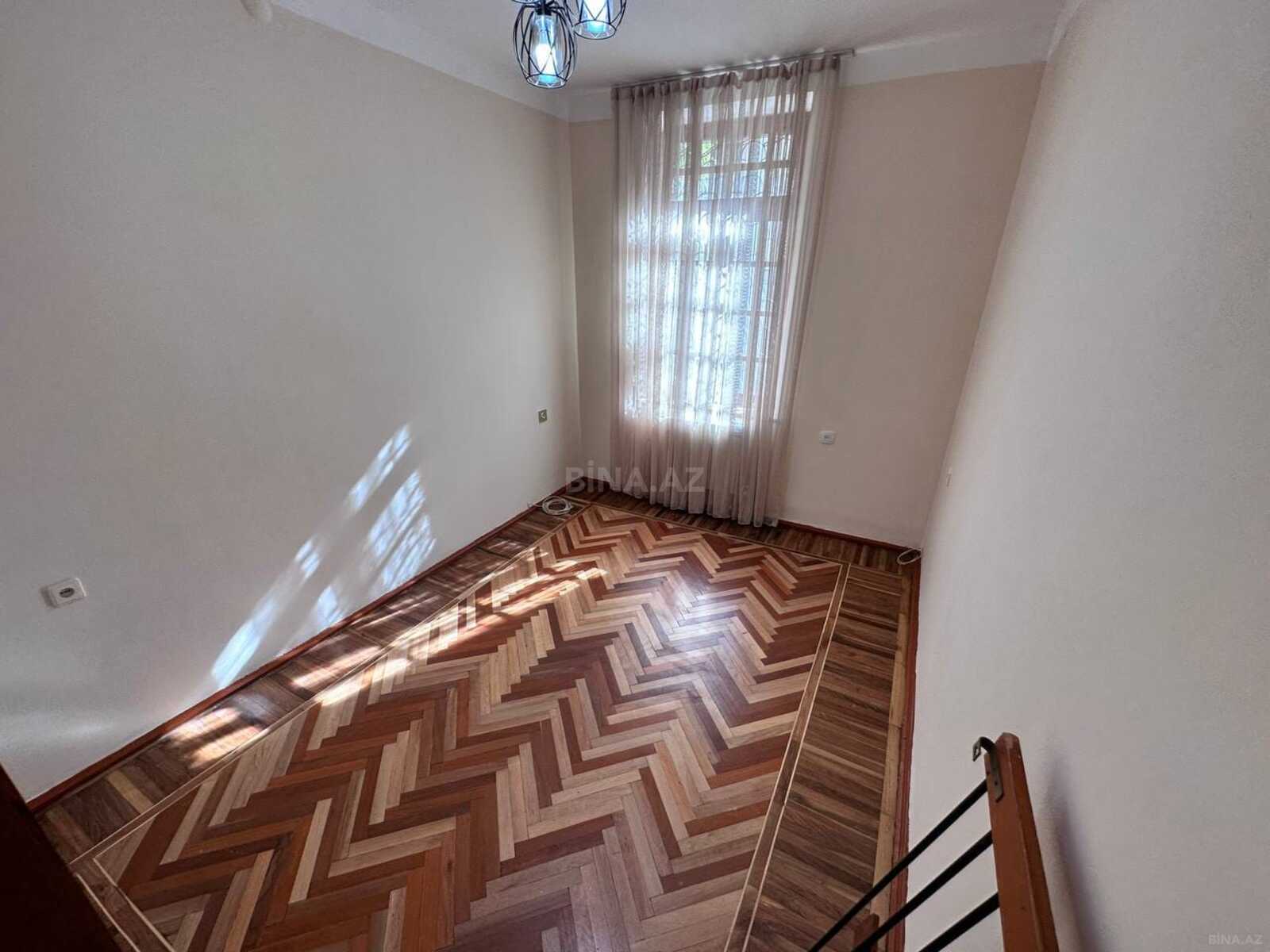 4 otaqlı Köhnə tikili, 28 May m., Bakı