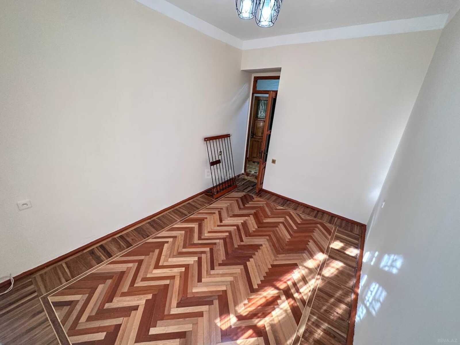4 otaqlı Köhnə tikili, 28 May m., Bakı