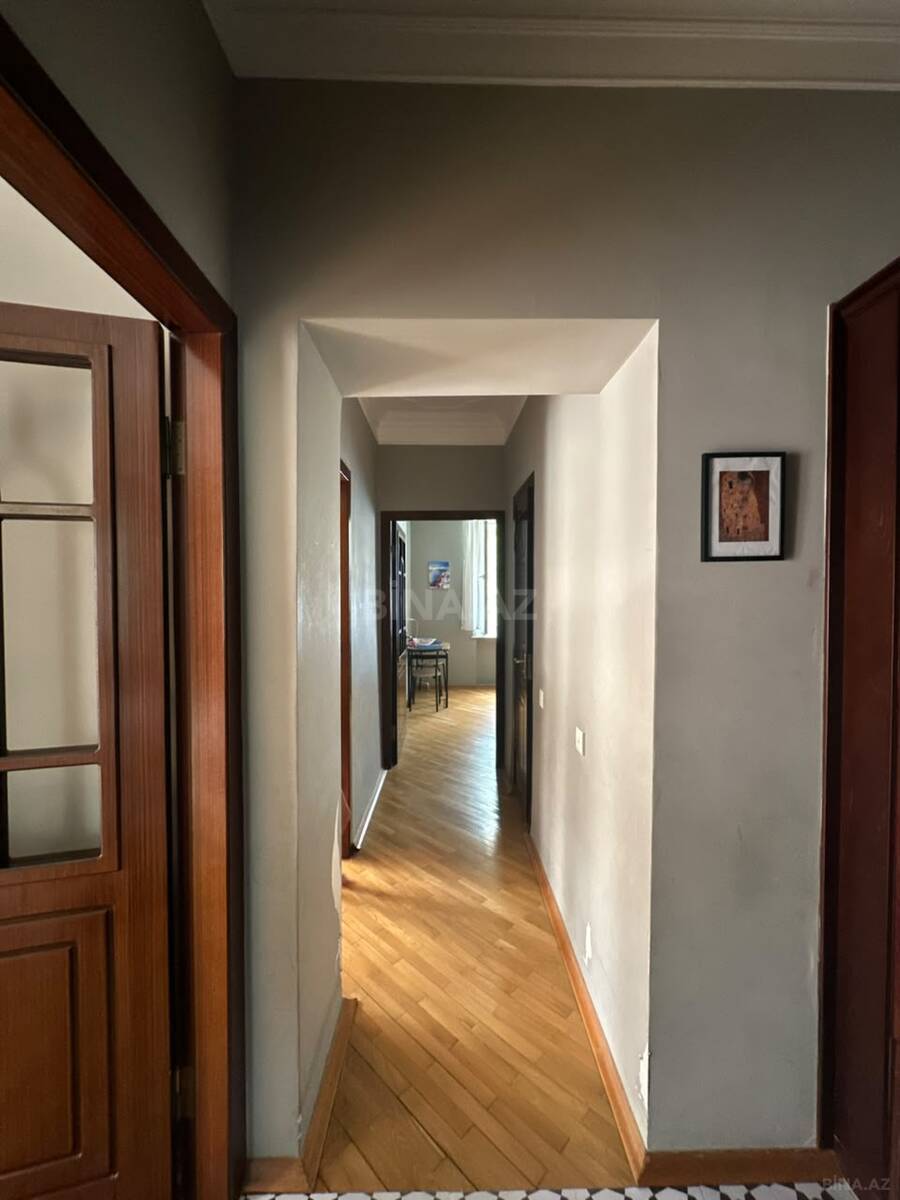 3 otaqlı Köhnə tikili, Elmlər Akademiyası m., Bakı