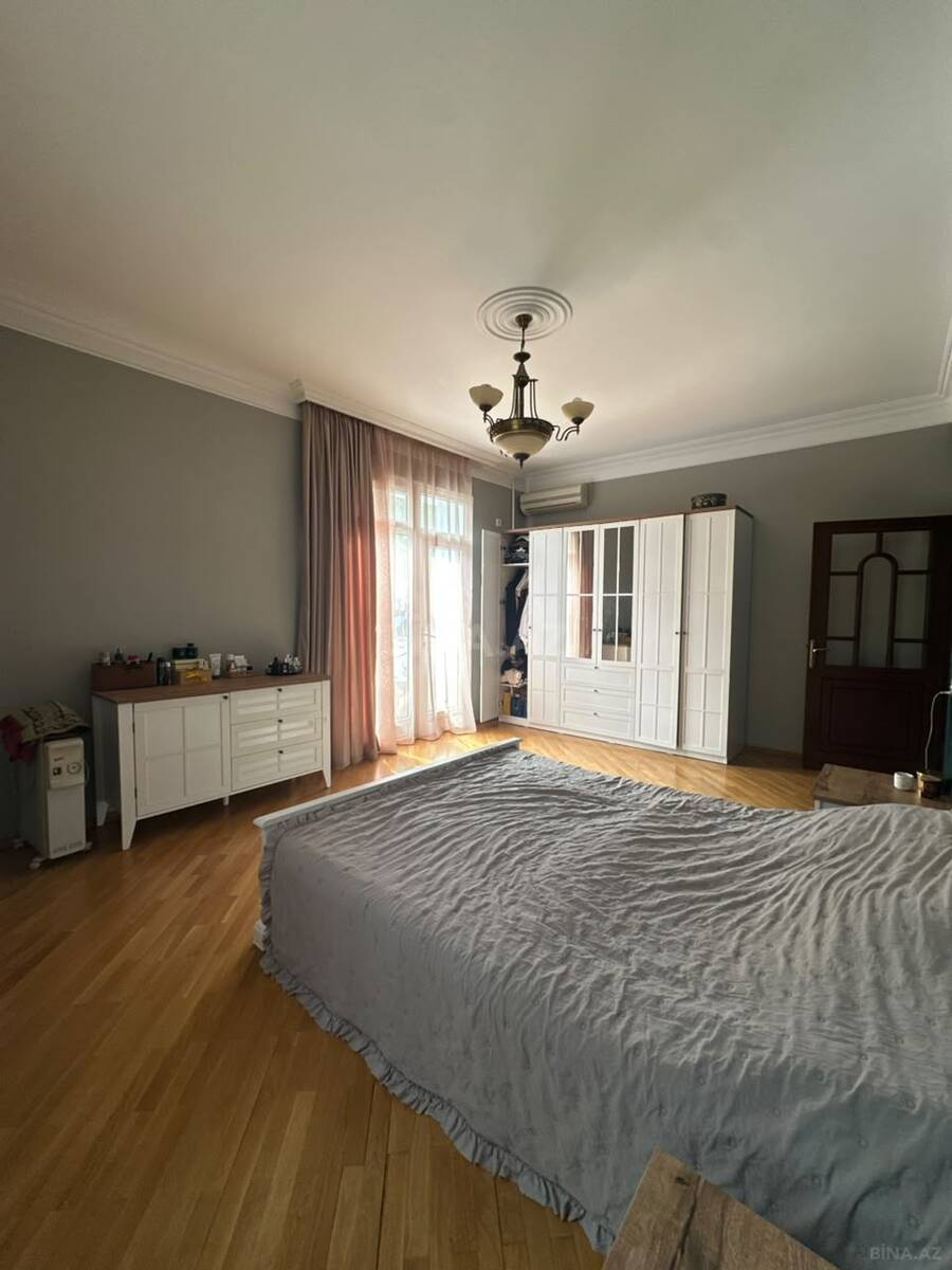3 otaqlı Köhnə tikili, Elmlər Akademiyası m., Bakı