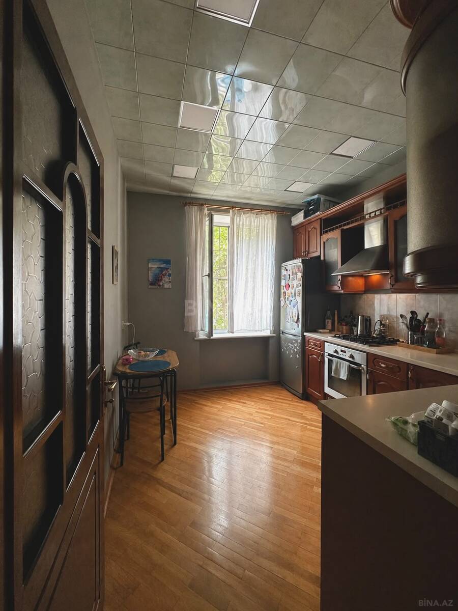 3 otaqlı Köhnə tikili, Elmlər Akademiyası m., Bakı