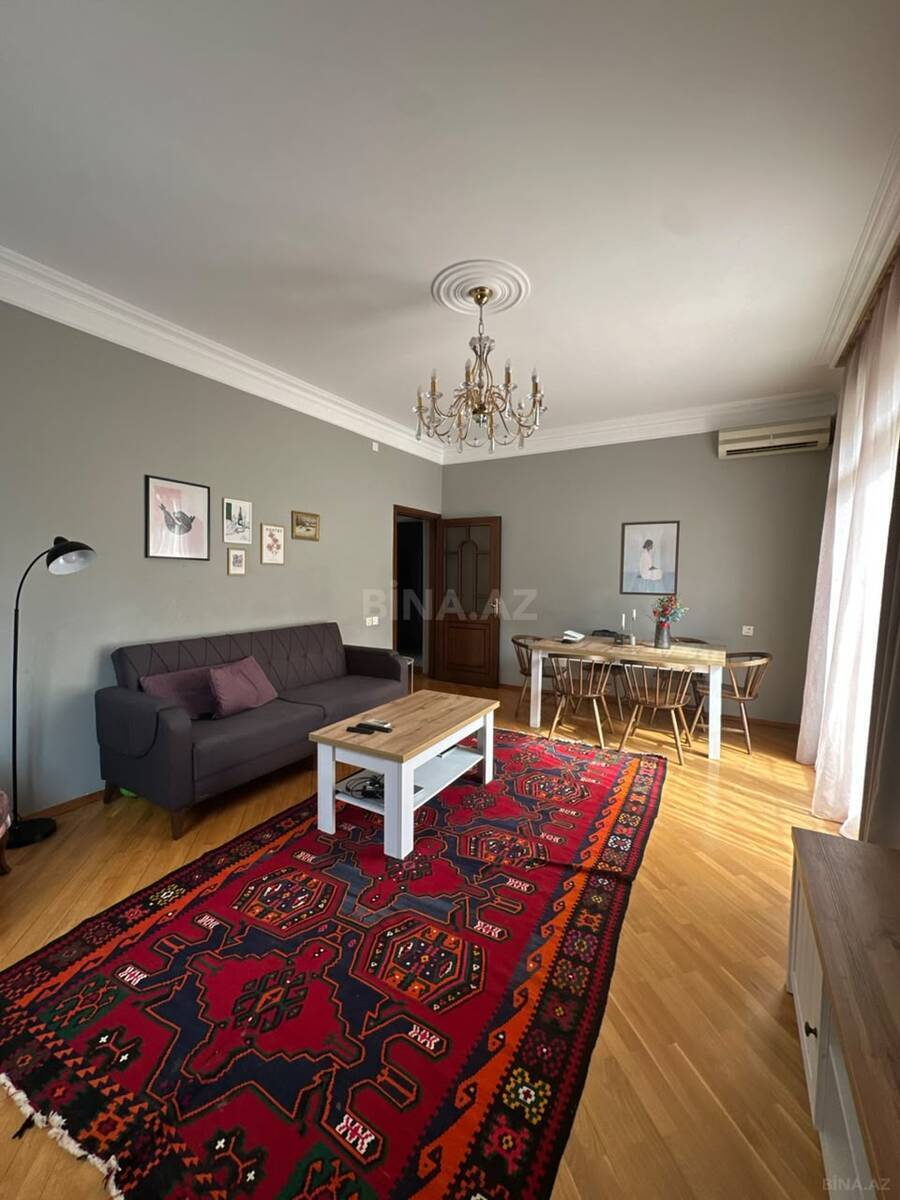 3 otaqlı Köhnə tikili, Elmlər Akademiyası m., Bakı
