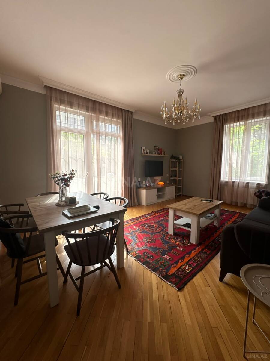 3 otaqlı Köhnə tikili, Elmlər Akademiyası m., Bakı