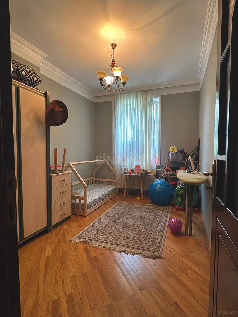 3 otaqlı Köhnə tikili, Elmlər Akademiyası m., Bakı