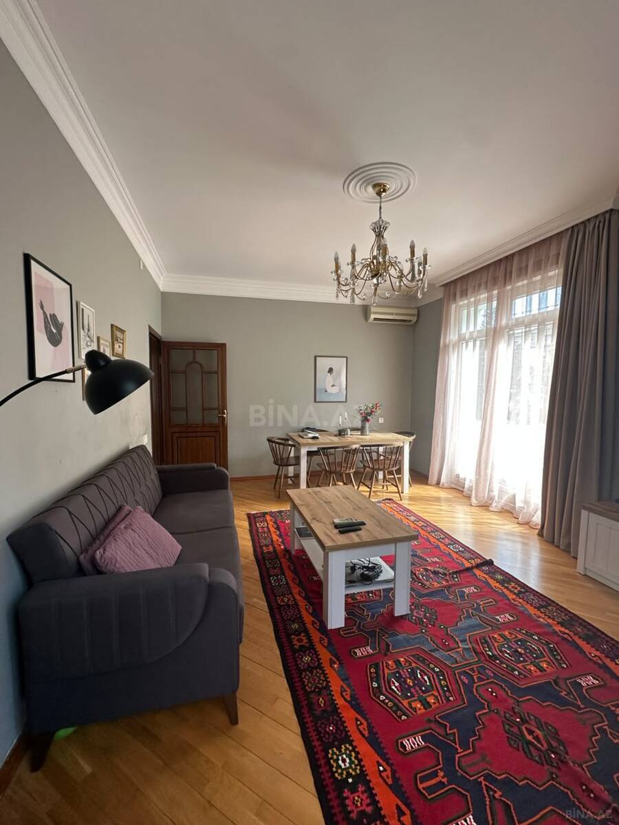 3 otaqlı Köhnə tikili, Elmlər Akademiyası m., Bakı