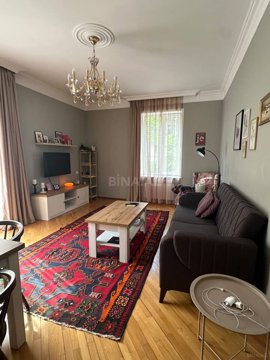 3 otaqlı Köhnə tikili, Elmlər Akademiyası m., Bakı