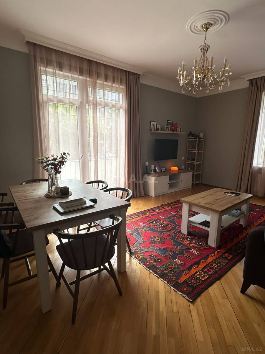 3 otaqlı Köhnə tikili, Elmlər Akademiyası m., Bakı
