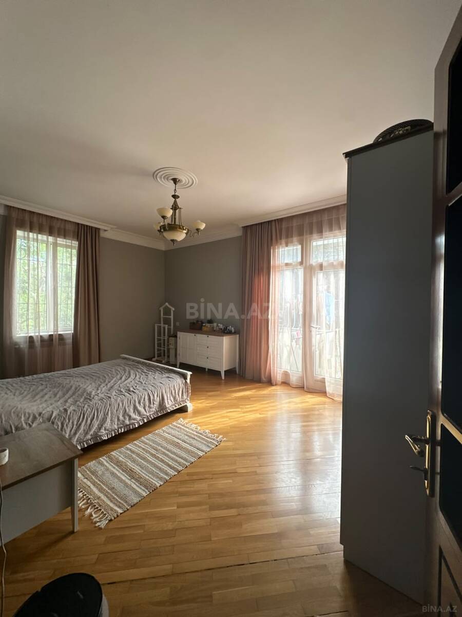 3 otaqlı Köhnə tikili, Elmlər Akademiyası m., Bakı