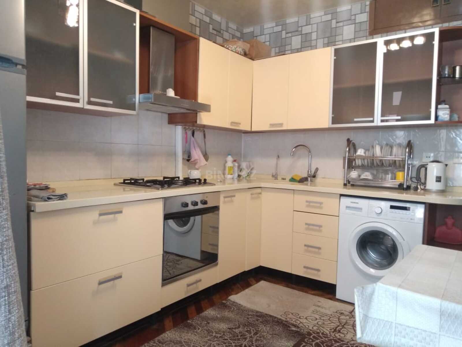 3 otaqlı Köhnə tikili, Elmlər Akademiyası m., Bakı