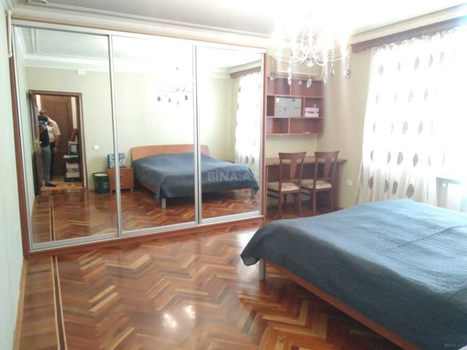3 otaqlı Köhnə tikili, Elmlər Akademiyası m., Bakı