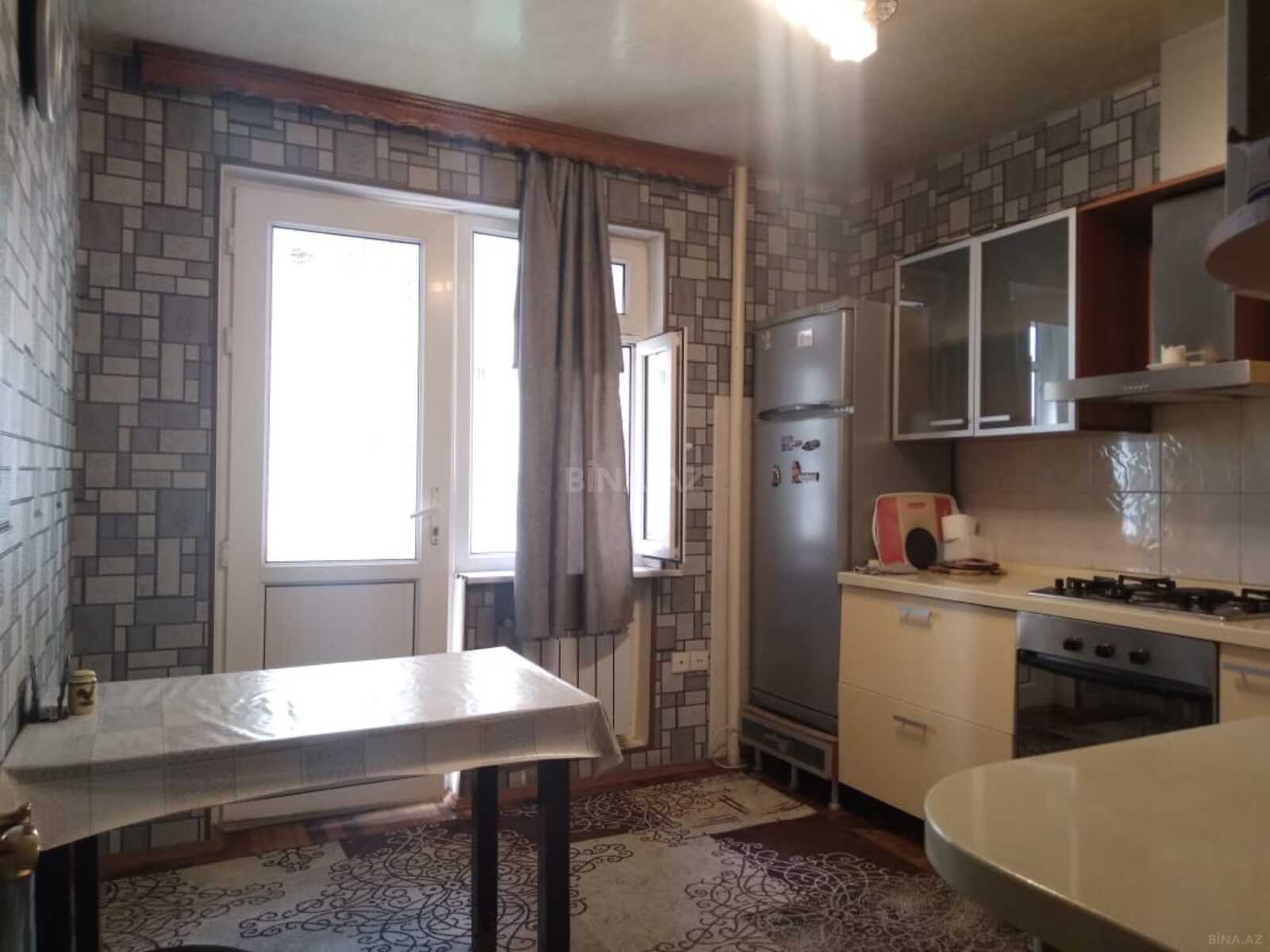 3 otaqlı Köhnə tikili, Elmlər Akademiyası m., Bakı