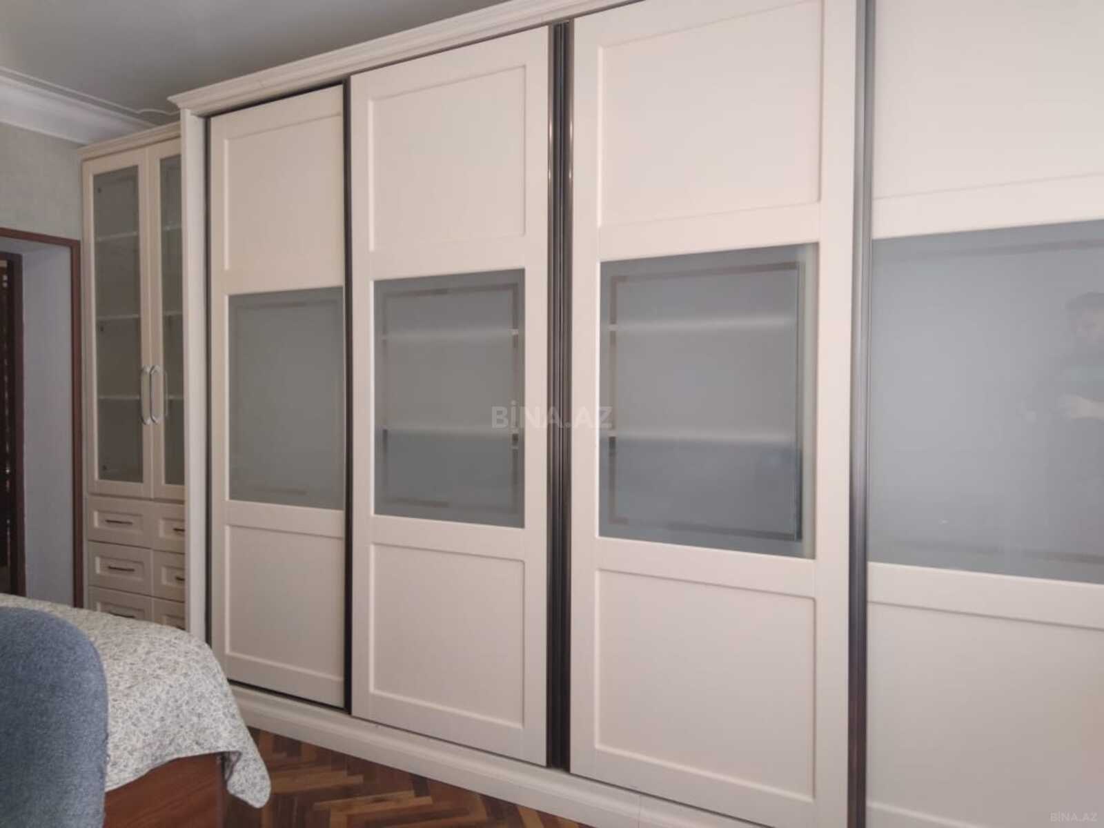 3 otaqlı Köhnə tikili, Elmlər Akademiyası m., Bakı